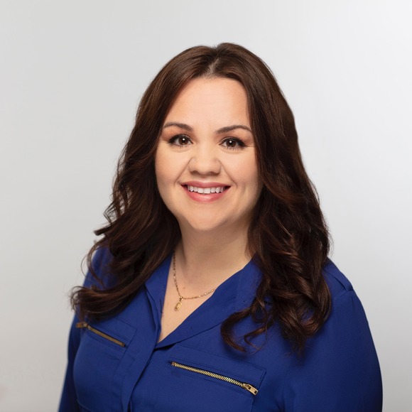 Meet your Posher, Julie - Picture 1 of 1